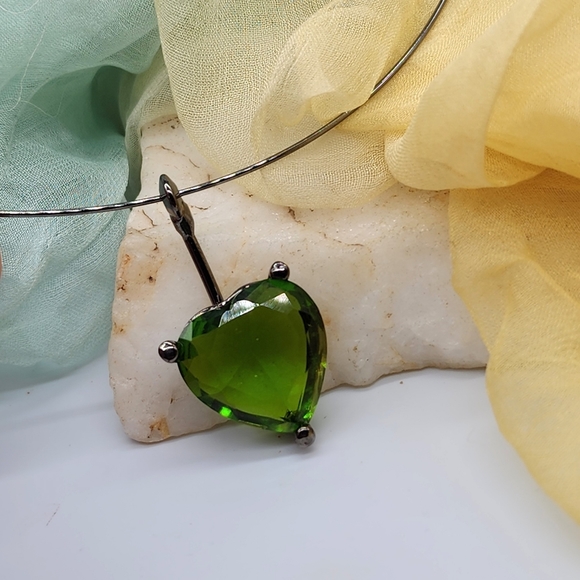 SALE Green Crystal Heart Pendant Black Rhodium Hypoallergic Elegant Necklace - Picture 8 of 11